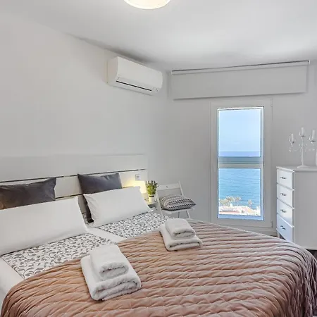 Penthouse, Nightlife, Clubs, Free Wi-fi, Air Conditioning *