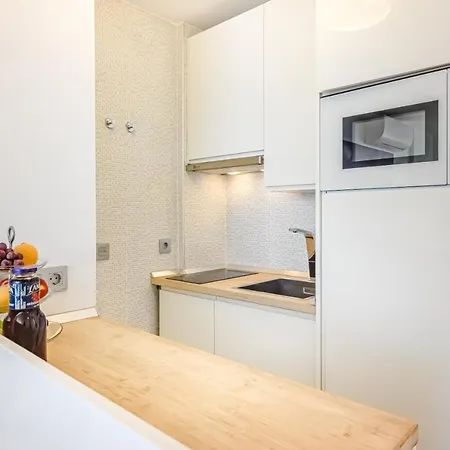 Penthouse, Nightlife, Clubs, Free Wi-fi, Air Conditioning *